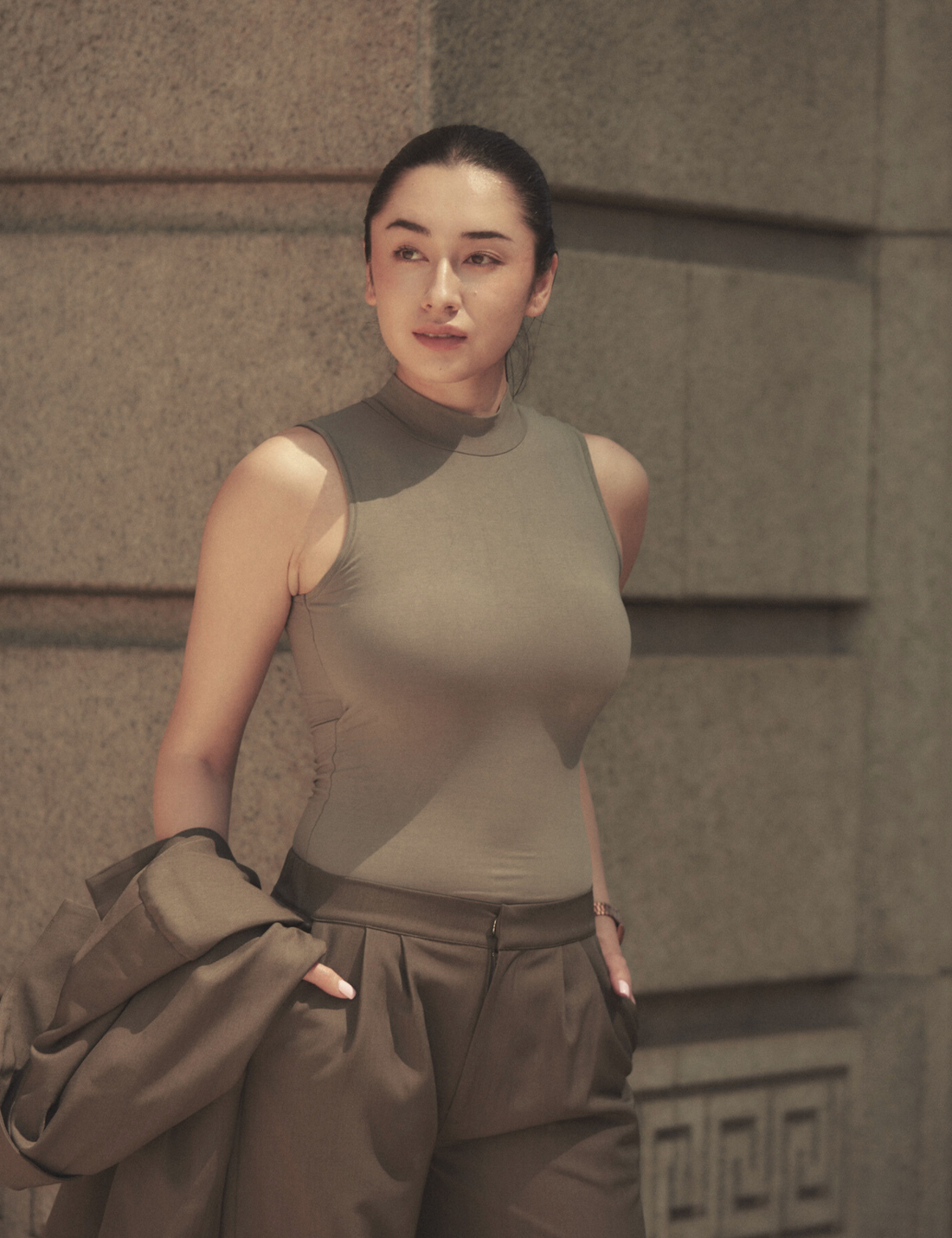 AuraFit NeckHug Padded Tank / 薄墨(gray)