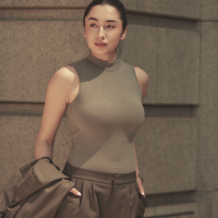 AuraFit NeckHug Padded Tank / 薄墨(gray)