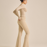 【COMING SOON】LuxeFit Flare Leggings / 亜麻色(greige)