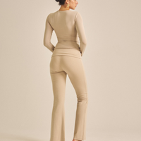 【COMING SOON】LuxeFit Flare Leggings / 亜麻色(greige)