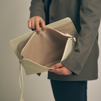 Luxe Essentials Clutch / 亜麻(sand beige)