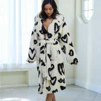 lightweight luxe fur robe / 白(white/heart print)
