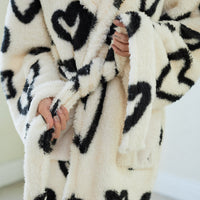 lightweight luxe fur robe / 白(white/heart print)