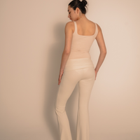 【10月末発送】LuxeFit Flare Leggings / 胡粉(off white)