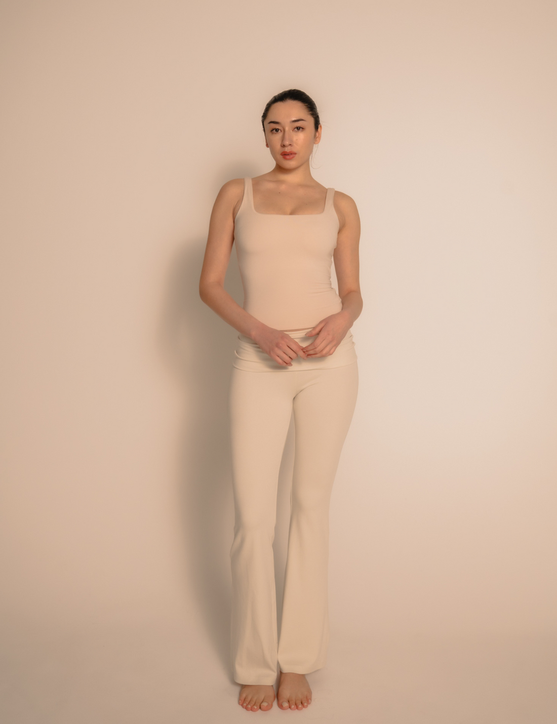【10月末発送】LuxeFit Flare Leggings / 胡粉(off white)