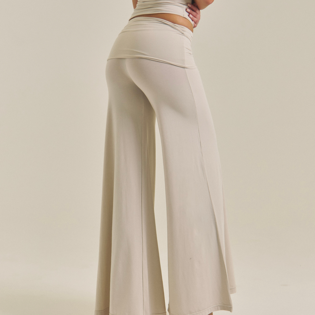 Lift & Flow Wide Leggings / Flax (beige) – AMATERASJAPAN