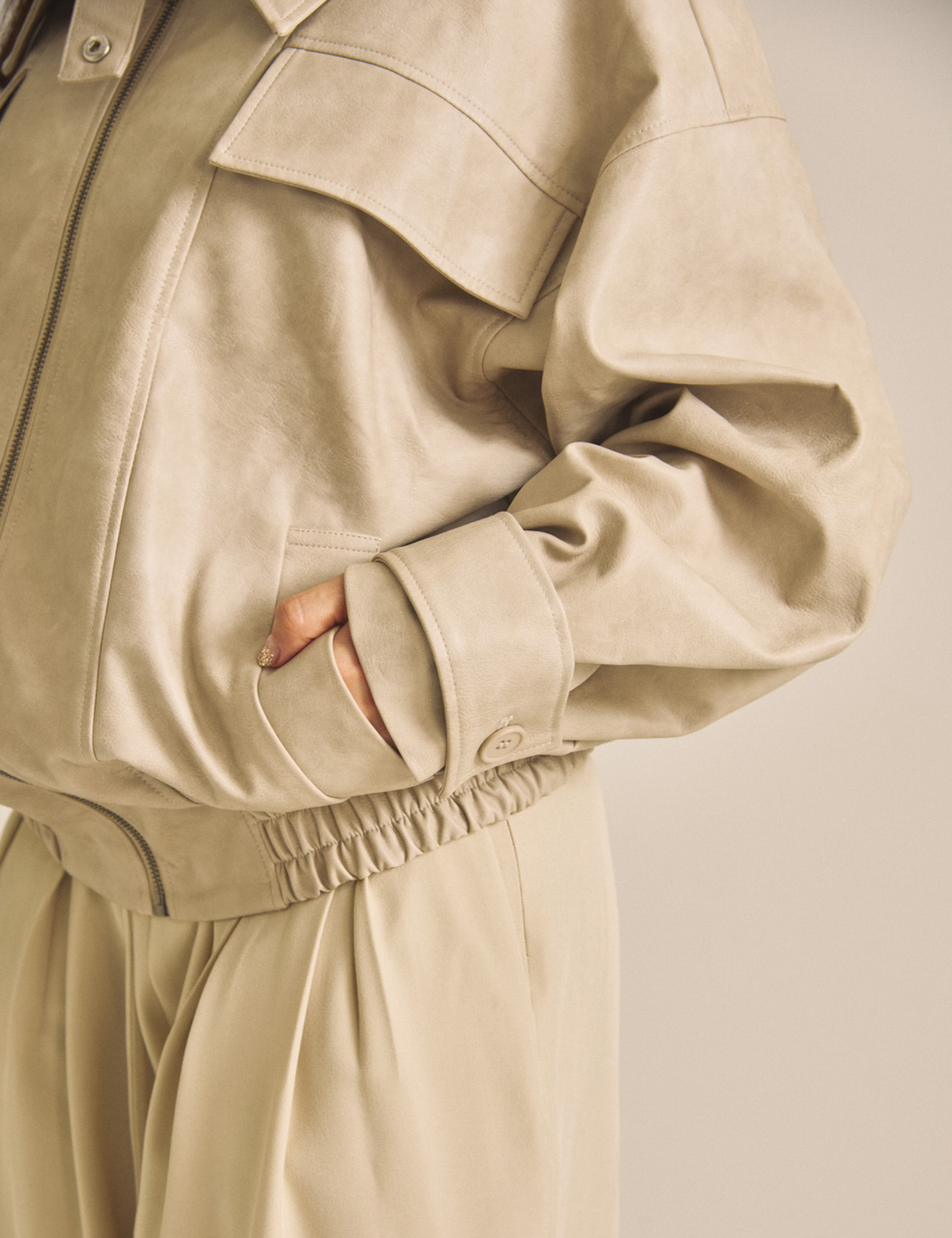 Vegan leather city jacket / 白花(ivory)