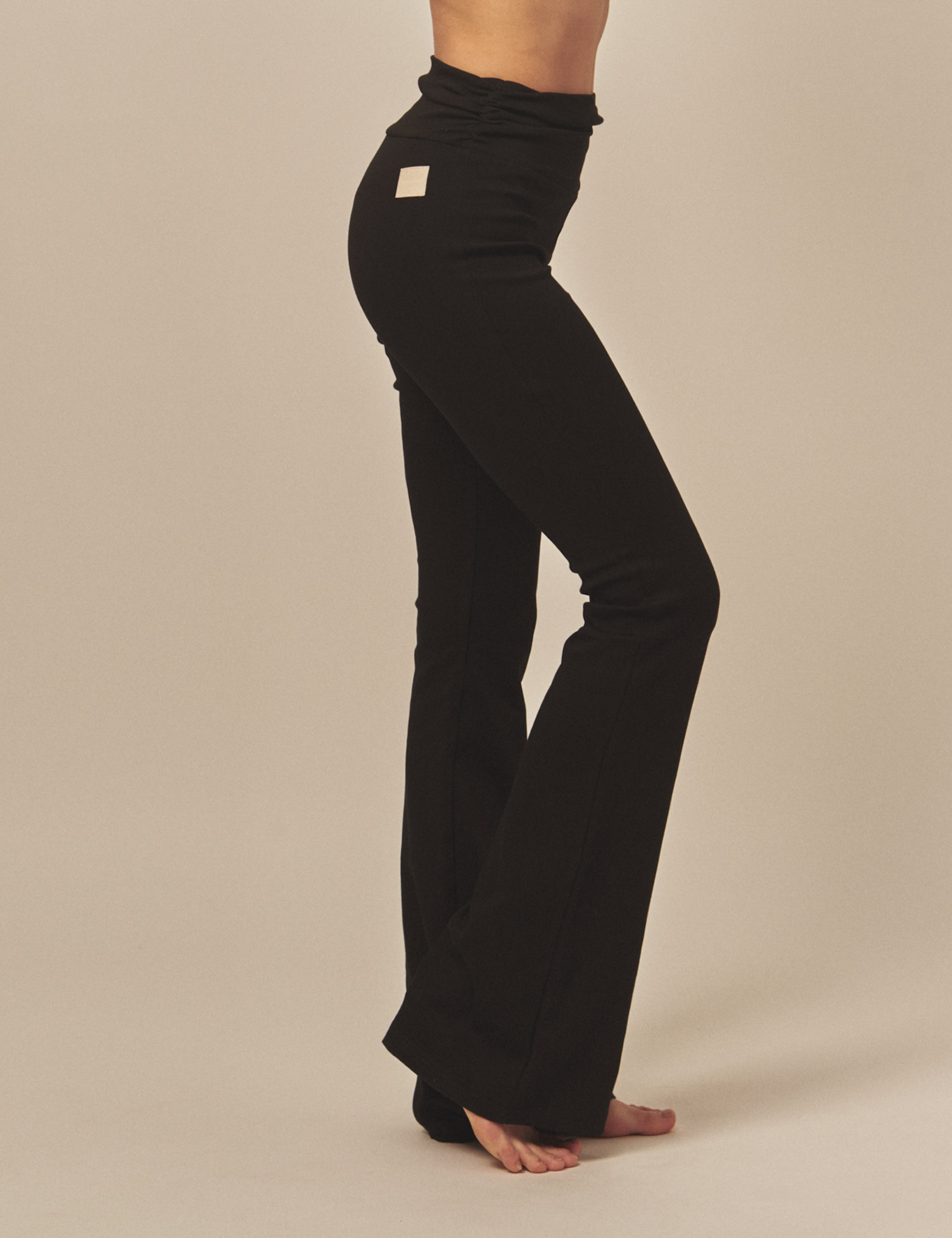 Style Up Flared Leggings / 墨(black) – AMATERASJAPAN Style Up Flared Leggings / 墨(black) – AMATERASJAPAN