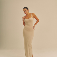 【9/27より発送】Aura Fit Padded Maxi Camisole Dress / 亜麻色(greige)