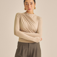 Elegant Draped Padded Long Sleeve / 亜麻色(greige)