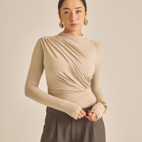 Elegant Draped Padded Long Sleeve / 亜麻色(greige)