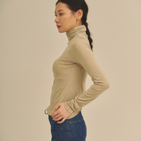 Sheer Grace Turtleneck / 亜麻色(greige)