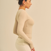 【COMING SOON】Aurafit Padded Long Sleeve Top / 亜麻色(greige)