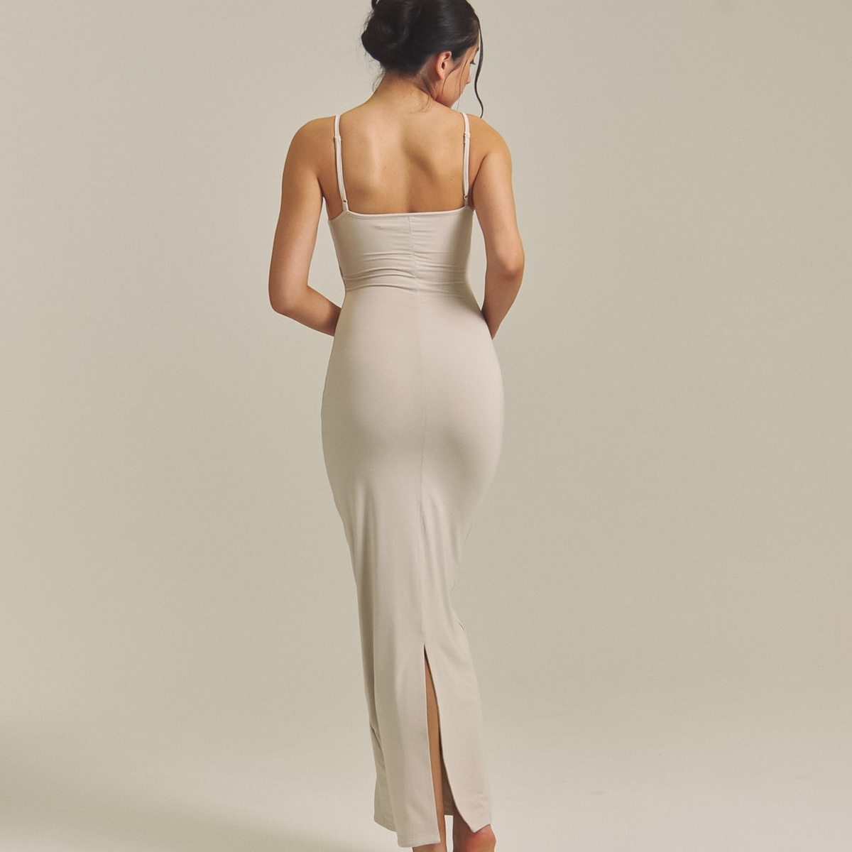 Wabi Aurafit Padded Camisole Dress 胡粉 XS Aurafit Padded Camisole Dress / Flax (beige) – AMATERASJAPAN