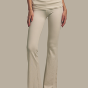 【10月末発送】LuxeFit Flare Leggings / 胡粉(off white)