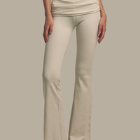 【10月末発送】LuxeFit Flare Leggings / 胡粉(off white)