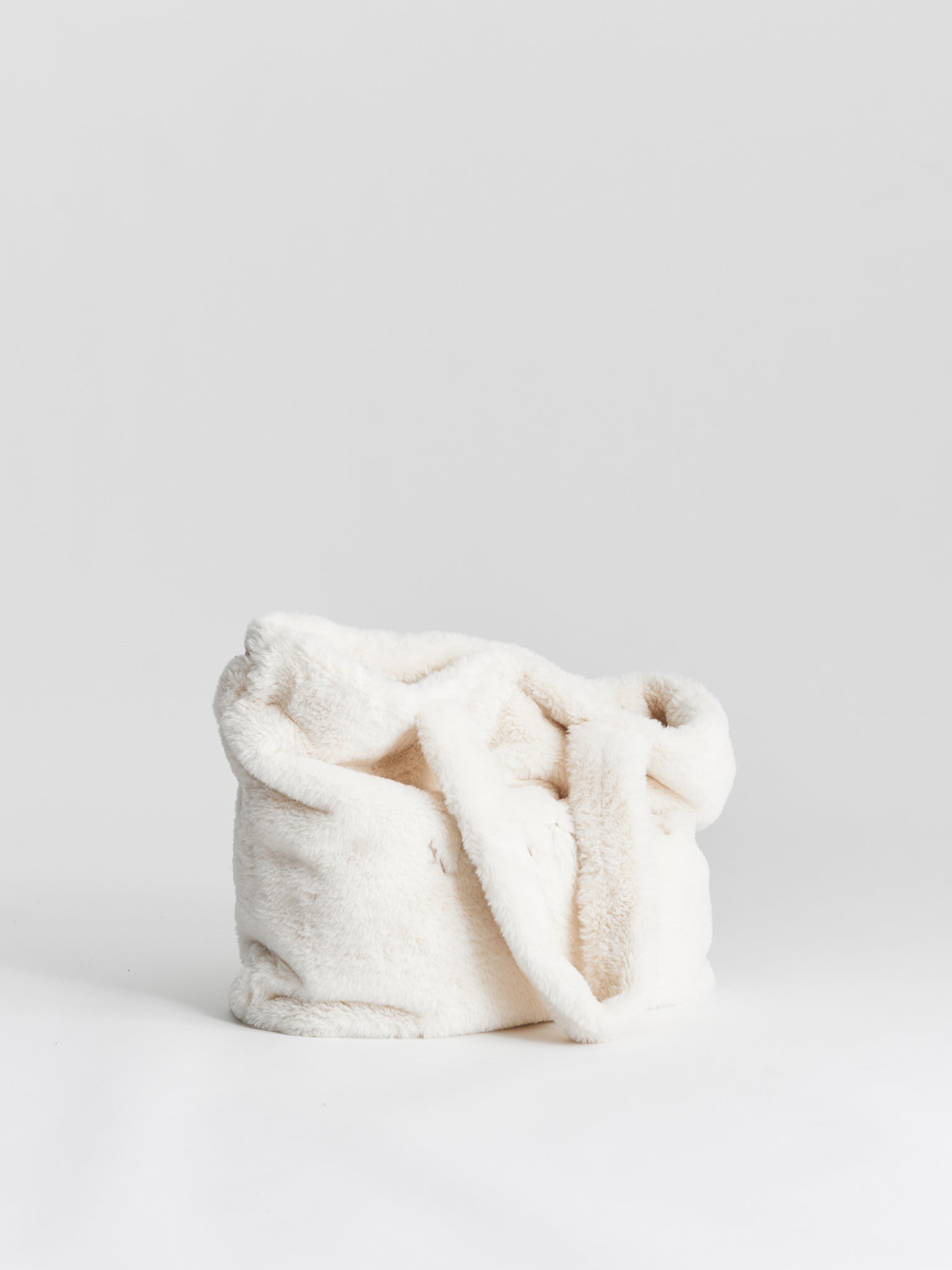 fuzzy tote / ivory – AMATERASJAPAN
