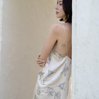 rich satin dress / 白花 (ivory)