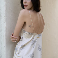 rich satin dress / 白花 (ivory)