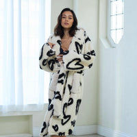 lightweight luxe fur robe / 白(white/heart print)