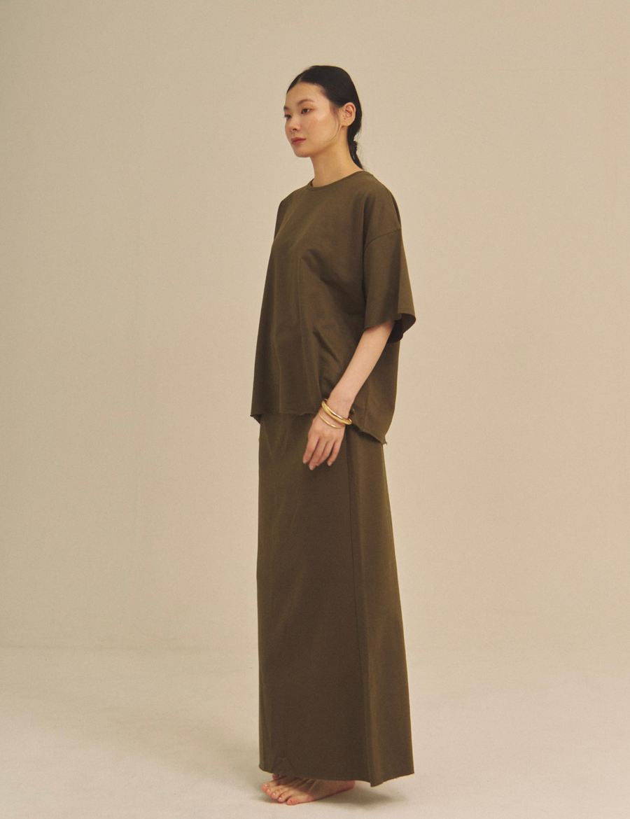 Relaxed Graceful Silhouette Tee / 松葉(khaki)