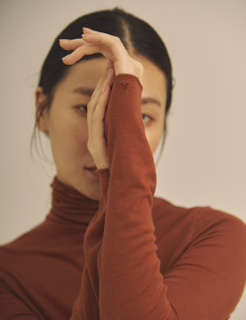 Sheer Grace Turtleneck / 赤丹 (Teracotta)