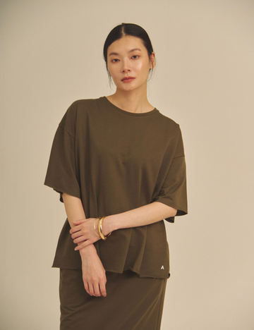 Relaxed Graceful Silhouette Tee / 松葉(khaki)