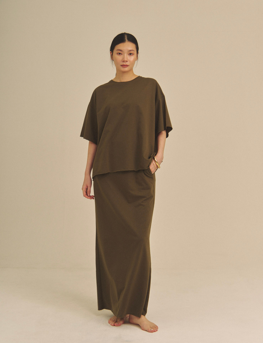 Relaxed Graceful Silhouette Tee / 松葉(khaki)