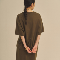Relaxed Graceful Silhouette Tee / 松葉(khaki)