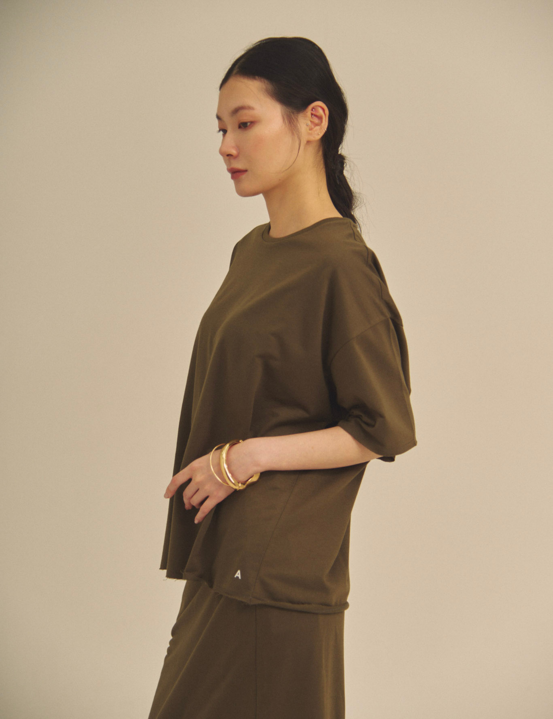 Relaxed Graceful Silhouette Tee / 松葉(khaki)