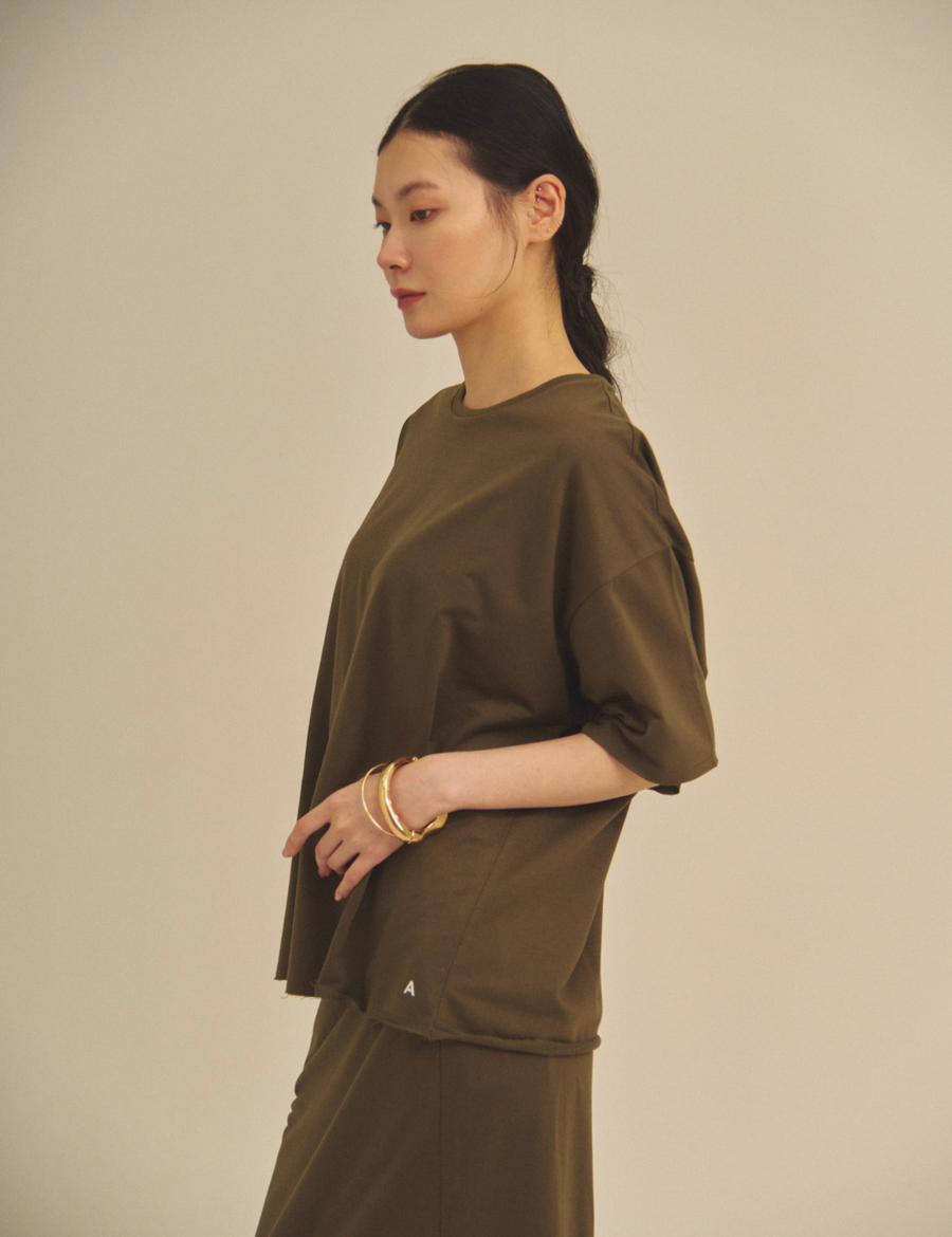 Relaxed Graceful Silhouette Tee / 松葉(khaki)