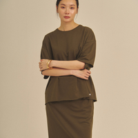 Relaxed Graceful Silhouette Tee / 松葉(khaki)