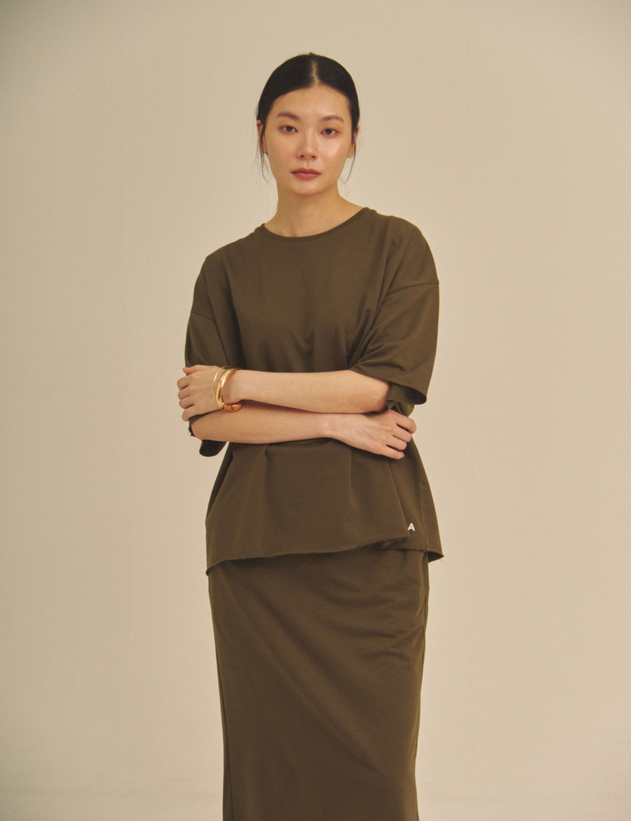 Relaxed Graceful Silhouette Tee / 松葉(khaki)