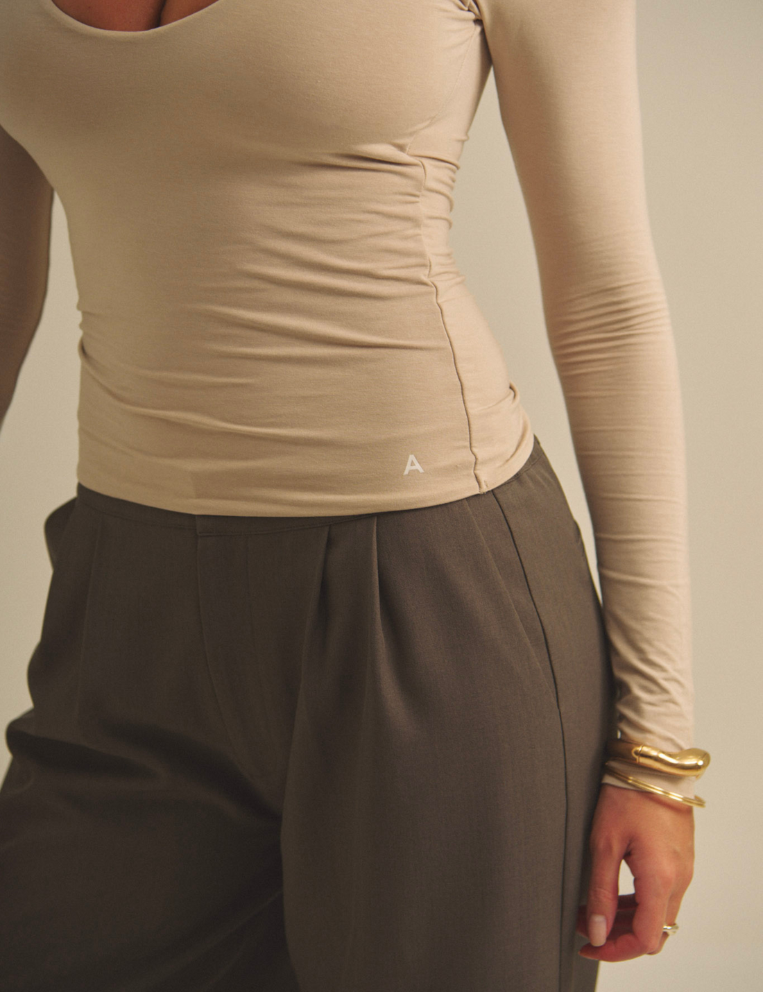 Aurafit V-Line Padded Longsleeve / 亜麻色(greige)