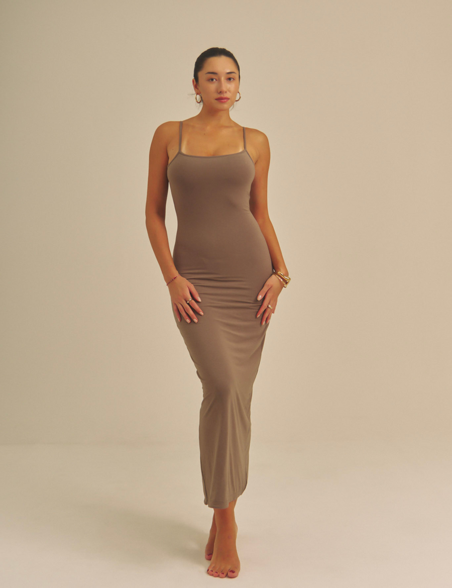 【9/27より発送】Aura Fit Padded Maxi Camisole Dress / 紫鼠(charcoal)