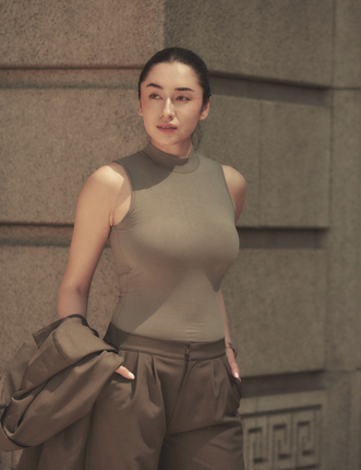 AuraFit NeckHug Padded Tank / 薄墨(gray)
