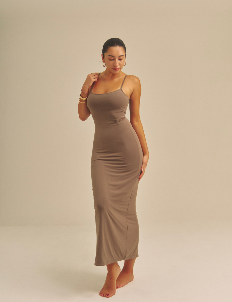 【9/27より発送】Aura Fit Padded Maxi Camisole Dress / 紫鼠(charcoal)