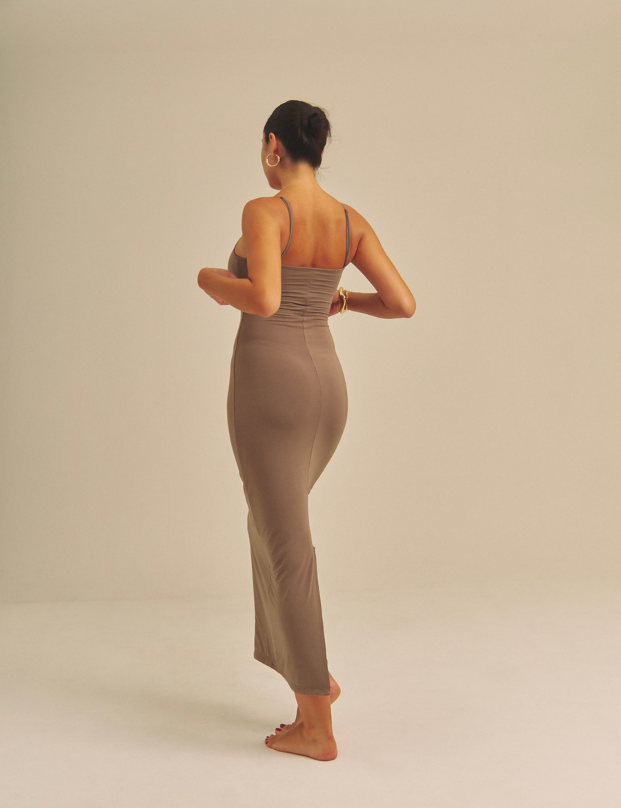 【9/27より発送】Aura Fit Padded Maxi Camisole Dress / 紫鼠(charcoal)