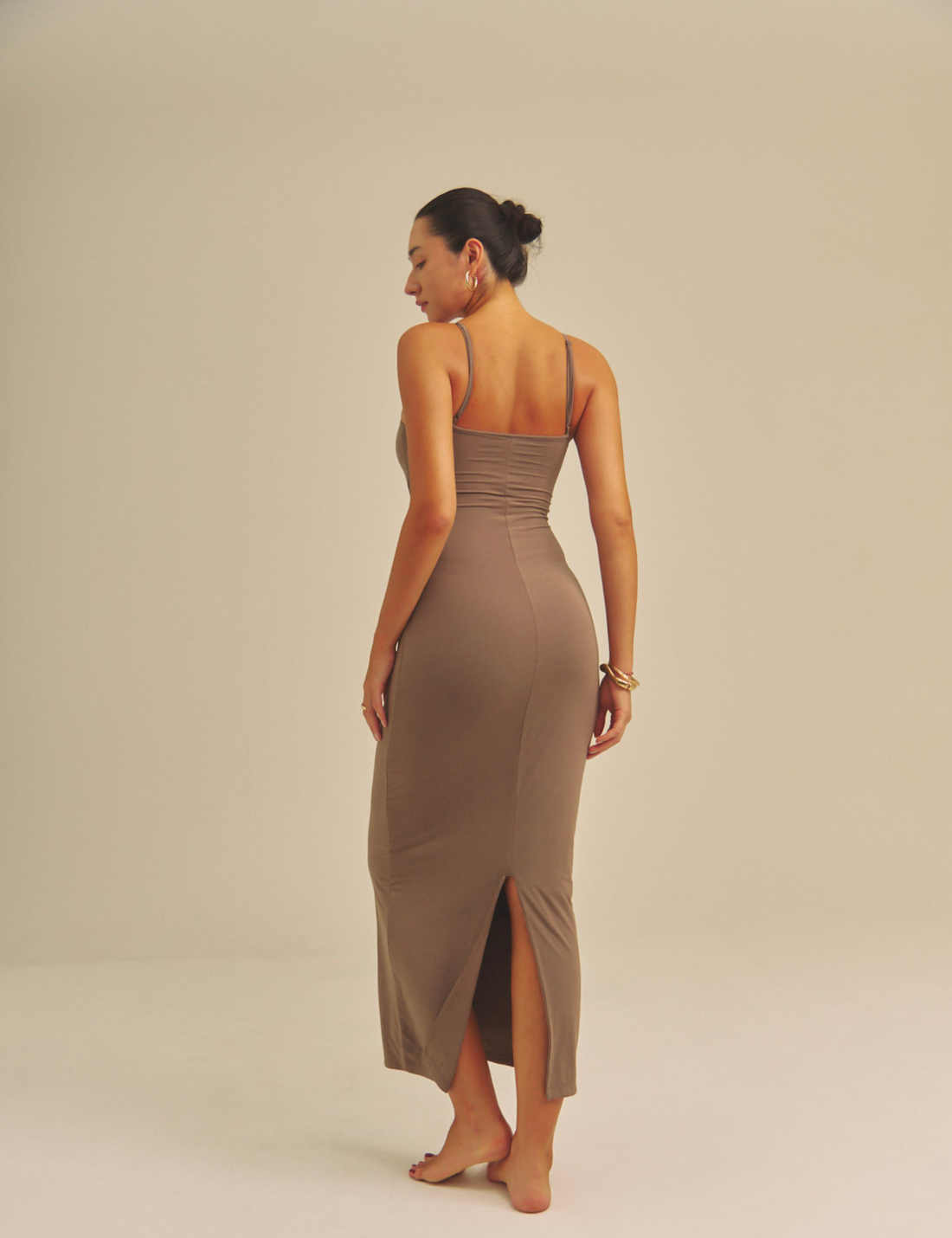 【9/27より発送】Aura Fit Padded Maxi Camisole Dress / 紫鼠(charcoal)