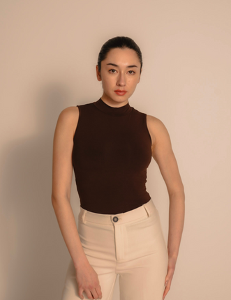 AuraFit NeckHug Padded Tank / 枯茶(brown)