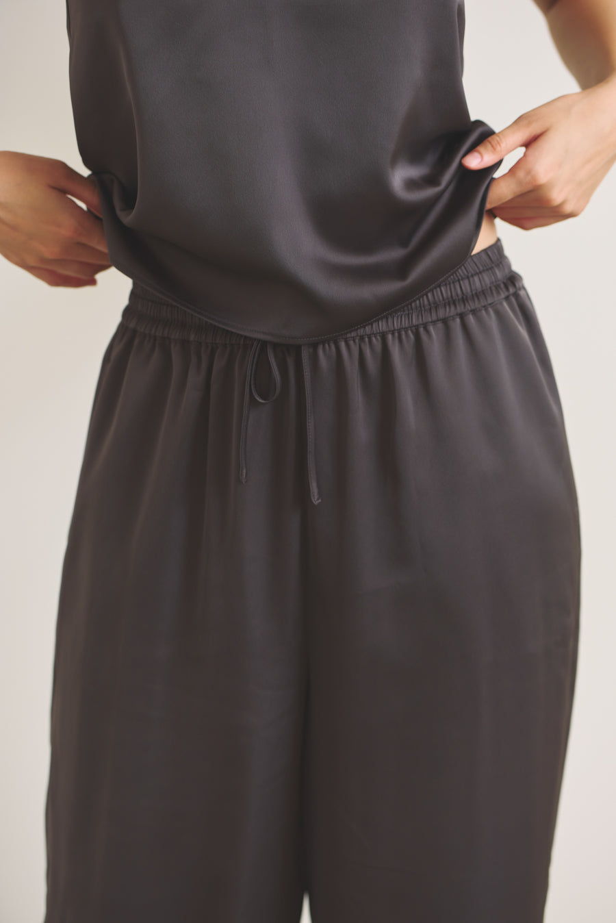 Soft Terra Satin Pants / 枯茶(brown)