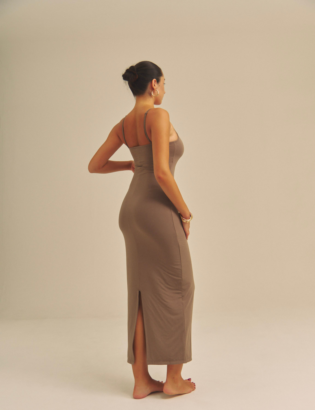 【9/27より発送】Aura Fit Padded Maxi Camisole Dress / 紫鼠(charcoal)