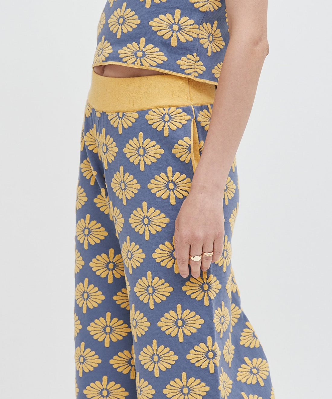 relaxing KIKU knit pants