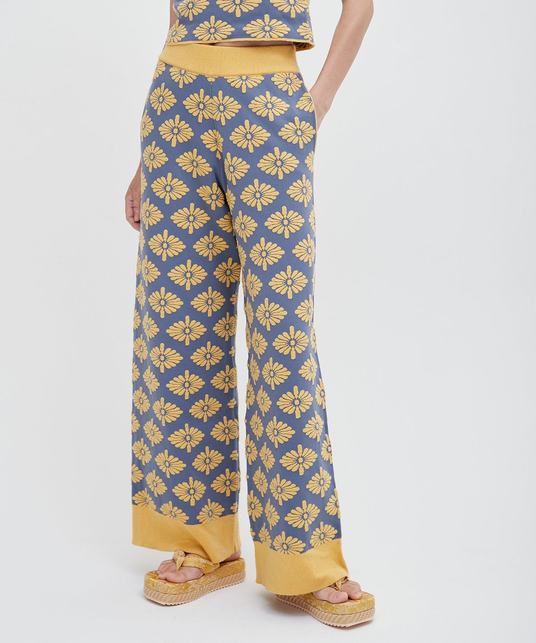 relaxing KIKU knit pants
