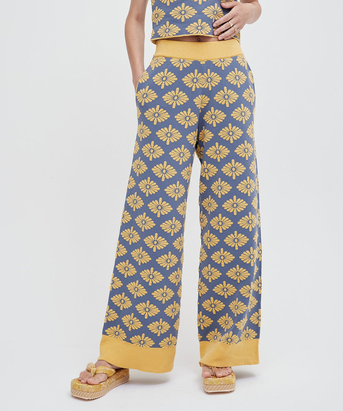 relaxing KIKU knit pants