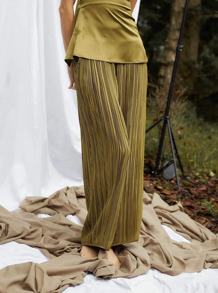 elegant satin pleated pants / 松葉(khaki)