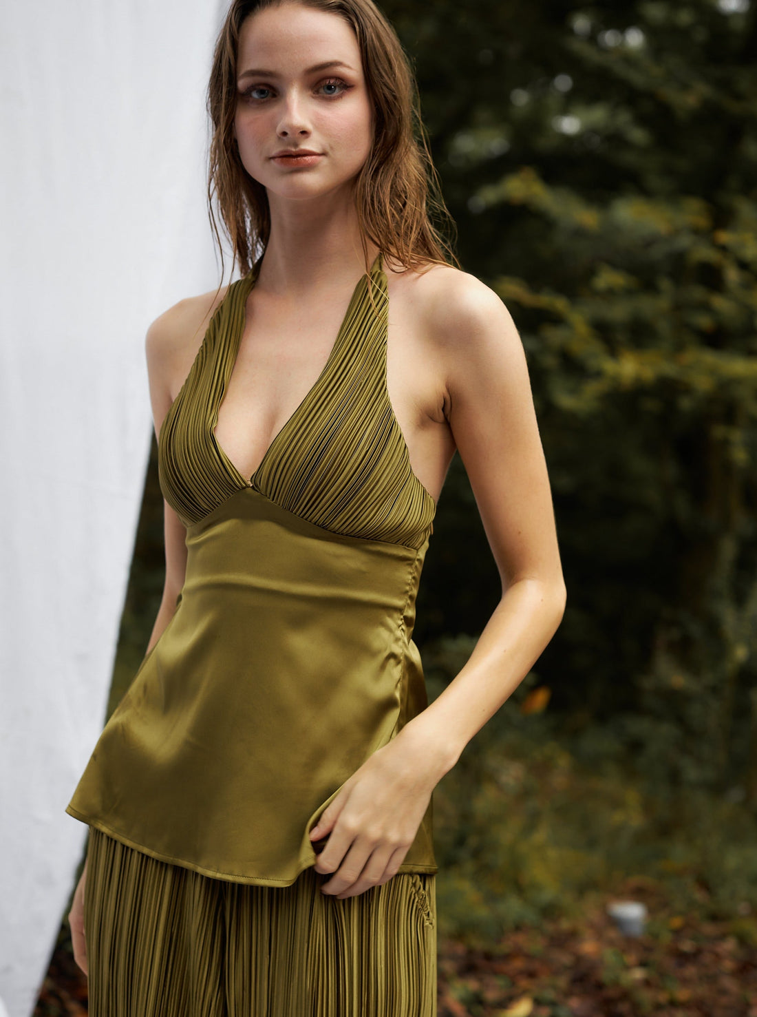 elegant satin pleated camisole / 松葉(khaki)