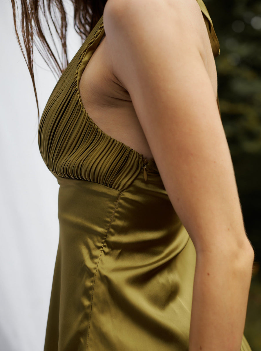 elegant satin pleated camisole / 松葉(khaki)