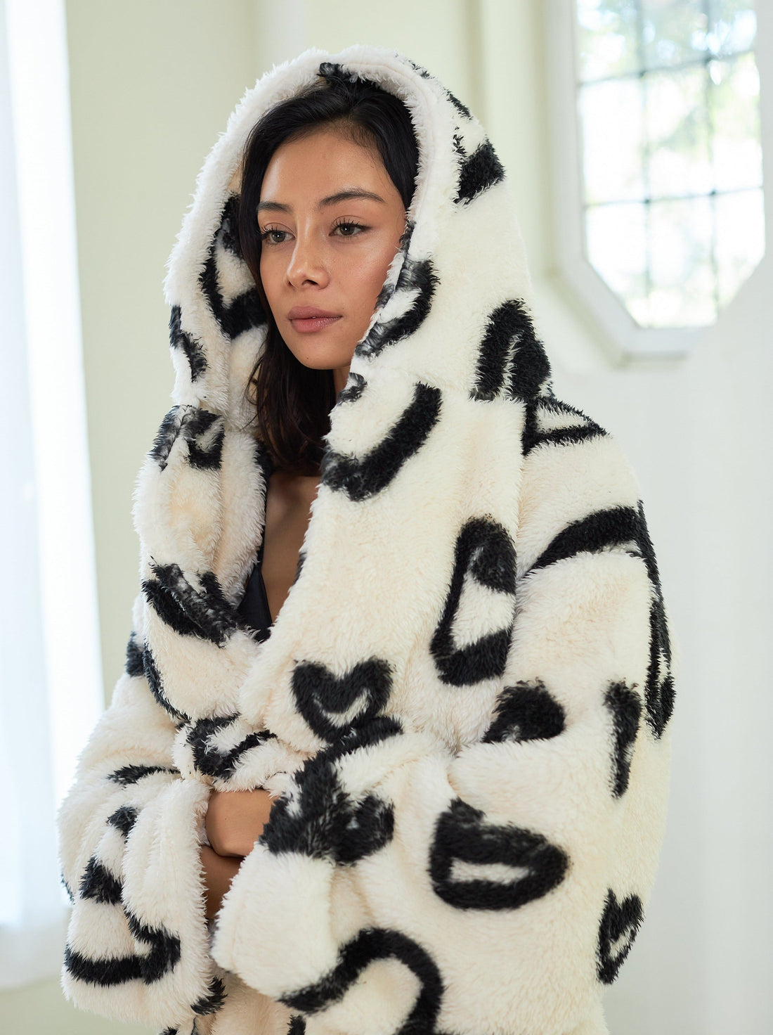 lightweight luxe fur robe / 白(white/heart print)