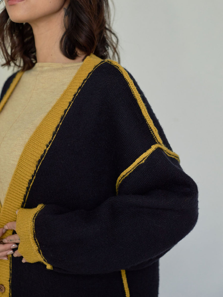 reversible V-neck knit cardigan / 蜂蜜(mastard × navy)